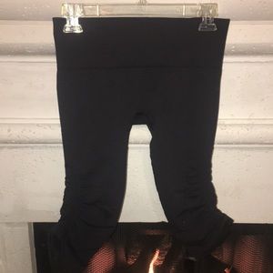 Lululemon cropped yoga pants